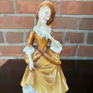 Vintage Royal Doulton Figurine "SANDRA" HN2275 COPR 1968